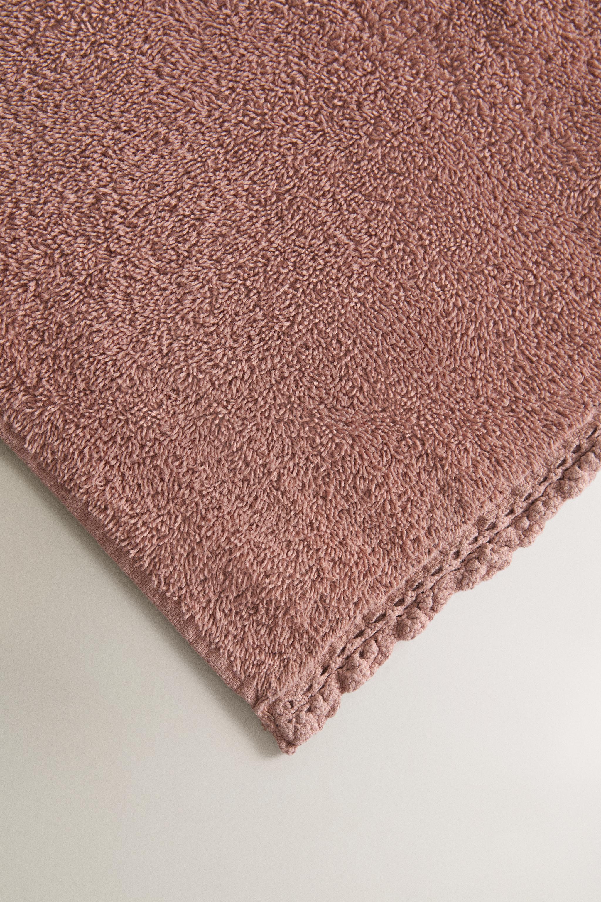 BATH TOWEL WITH CROCHET EDGE
